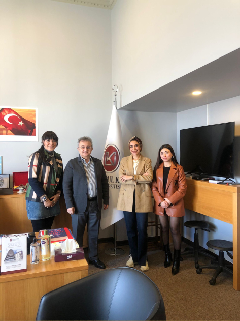 Sn.Sümeyra Teymur ve değerli ekibi İstanbul Kent Üniversitesi rektörümüz Sn. Prof.Dr.M.Necmettin Atsü’yü yerinde ziyaret etti