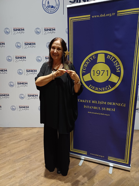 ÜNİVERSİTEMİZİN DE İÇİNDE OLDUĞU “ULUSLARARASI BİLİŞİMCİ MARTILAR PROJESİ” TÜRKİYE BİLİŞİM DERNEĞİ’NDEN ÖDÜL ALDI.