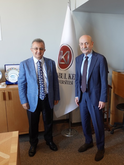 Acıbadem Mehmet Ali Aydınlar Üniversitesi Rektörü Prof. Dr. Ahmet ŞAHİN, Rektörümüz Prof. Dr. Necmettin ATSÜ’yü ziyaret ettiler.