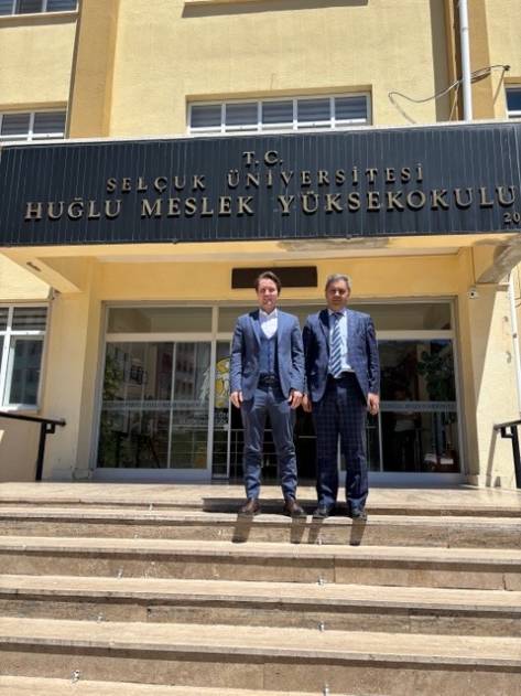 Üniversitemiz Meslek Yüksekokulu Müdürü Doç.Dr. Murat Can Pehlivanoğlu, Huğlu Av. Tüfekleri Kooperatifi Yönetim Kurulu Başkanı Sayın Naci Tanık'ı ziyaret etti. 